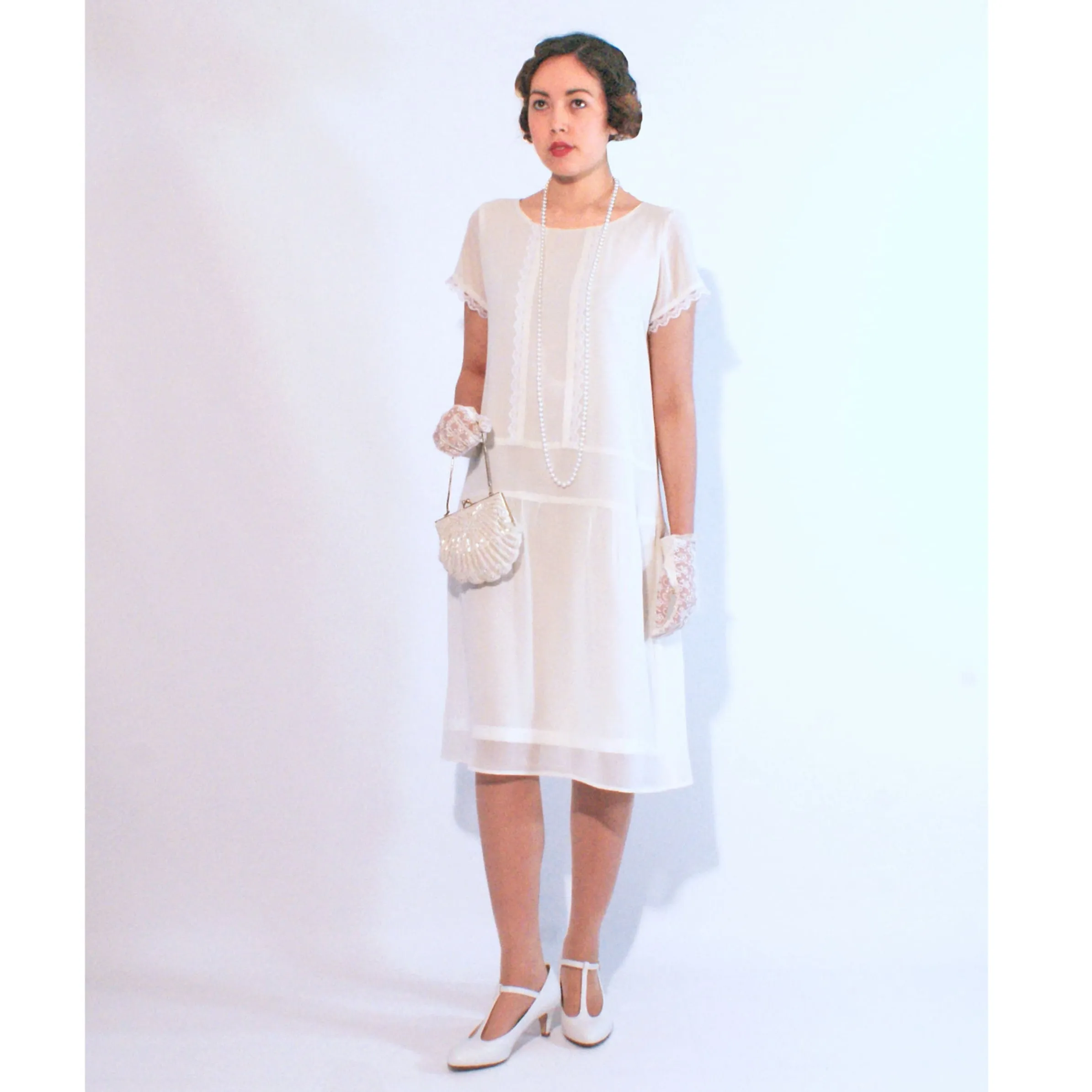 1920s day dress in off-white with short sleeves