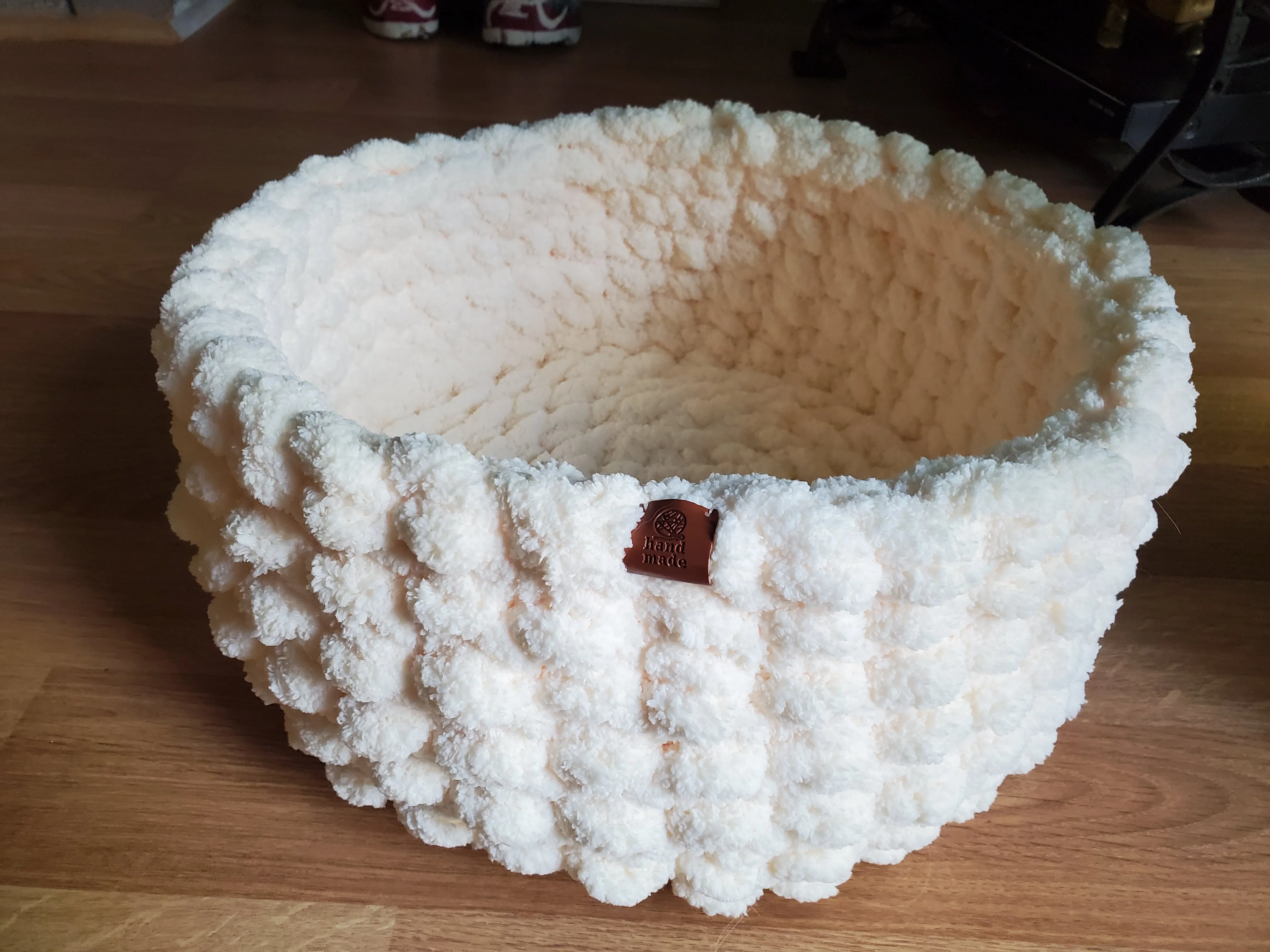 26" Chenille Pet Bed