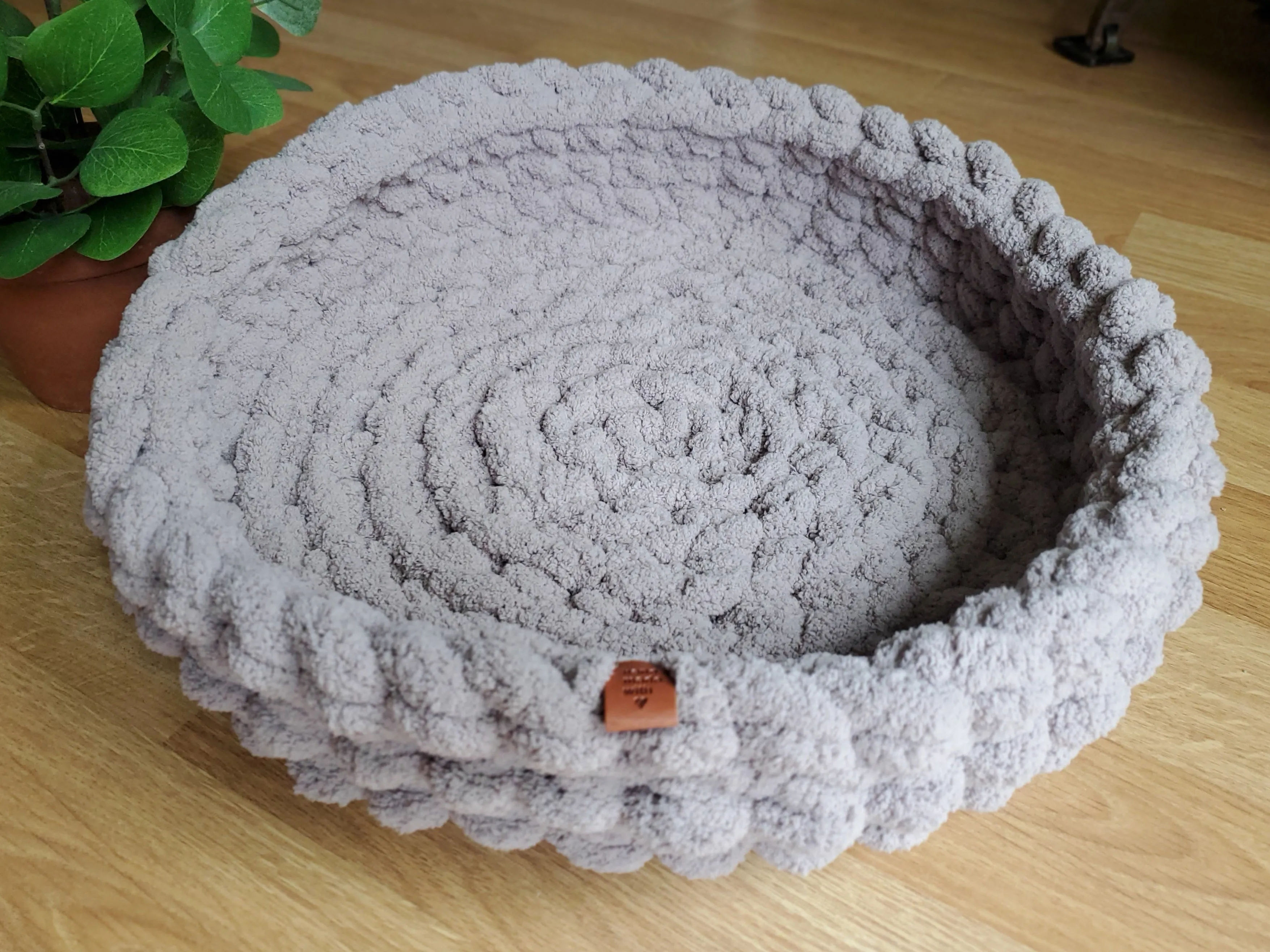 26" Chenille Pet Bed