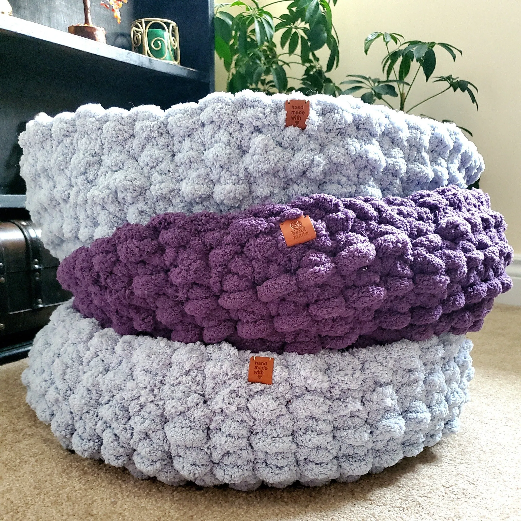 26" Chenille Pet Bed