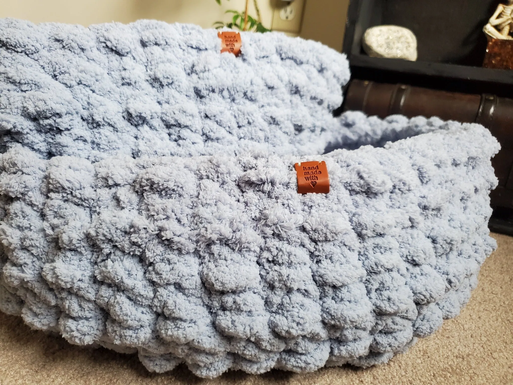 26" Chenille Pet Bed