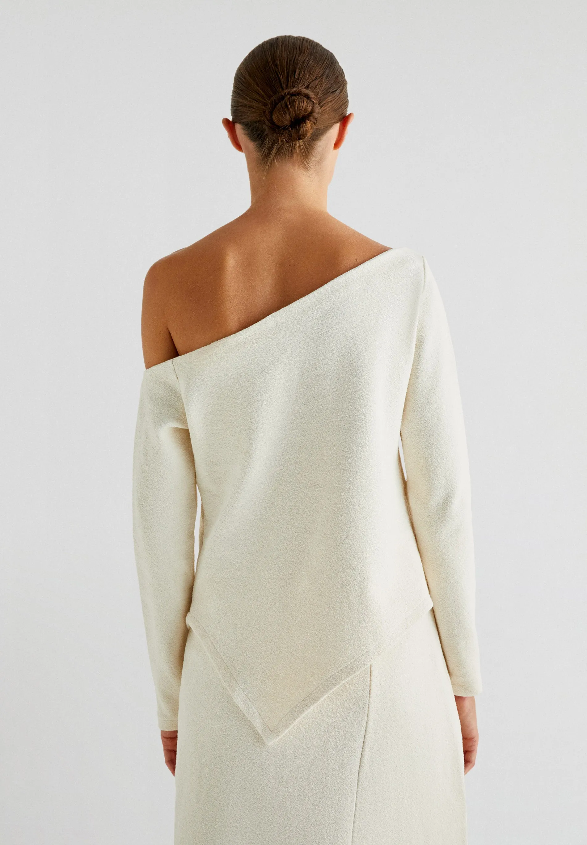 ASYMMETRIC NECKLINE TOP