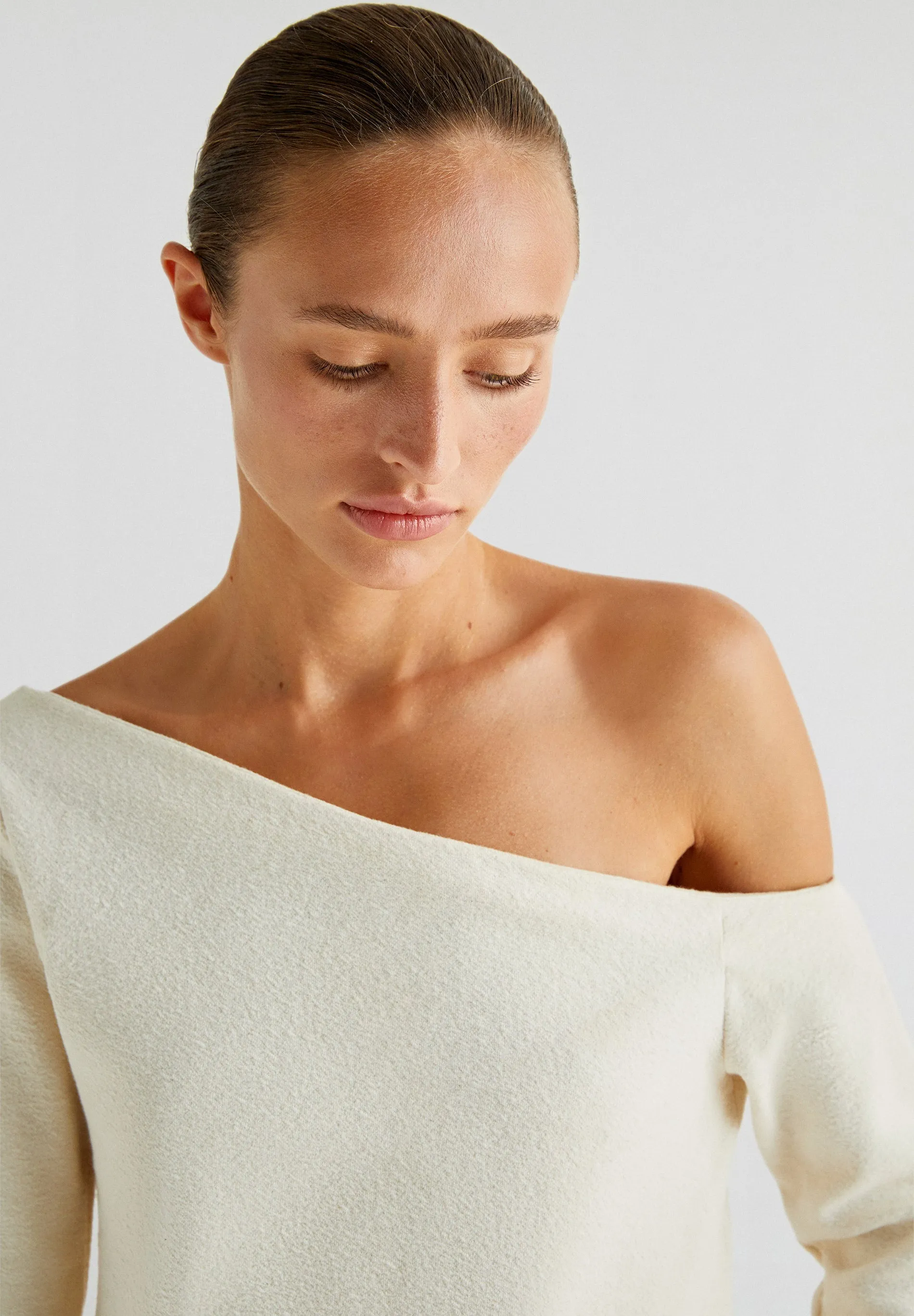 ASYMMETRIC NECKLINE TOP