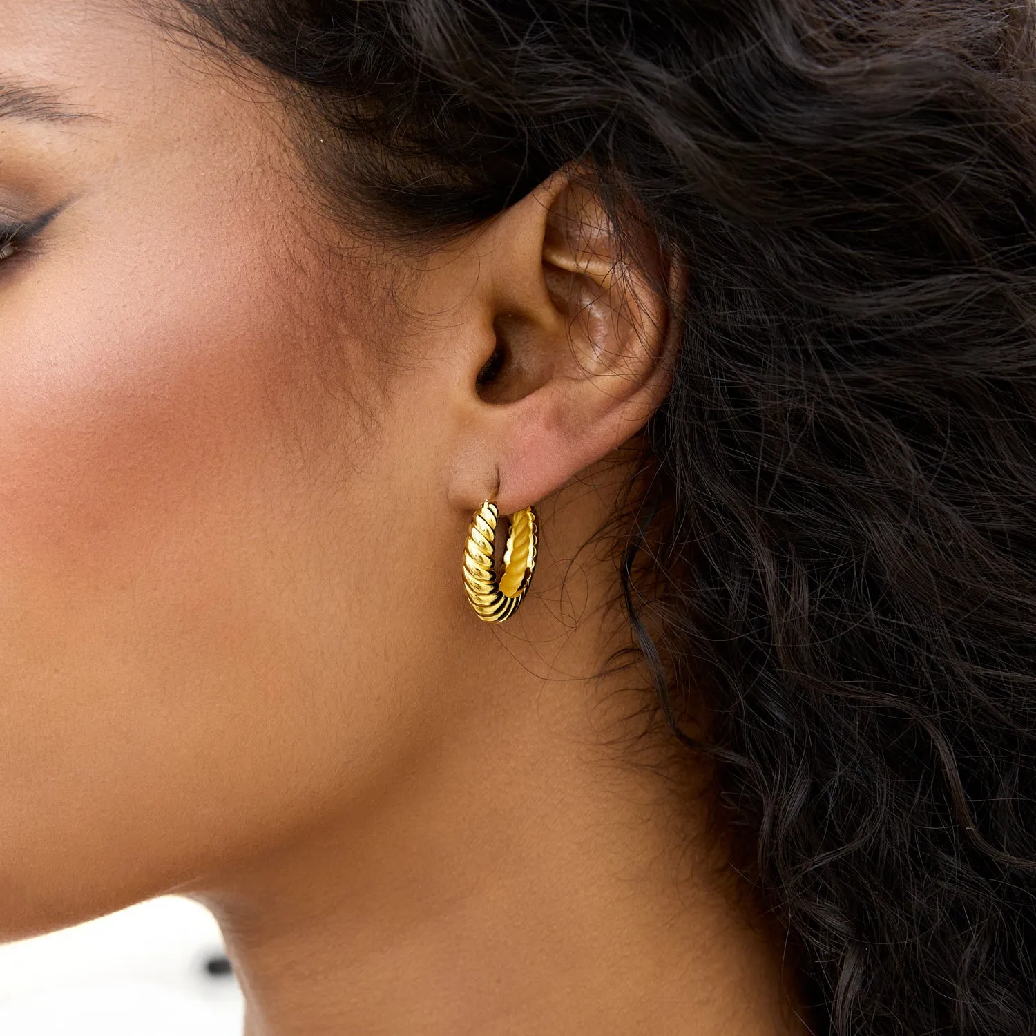 Chunky Croissant Hoop Earrings (Gold)