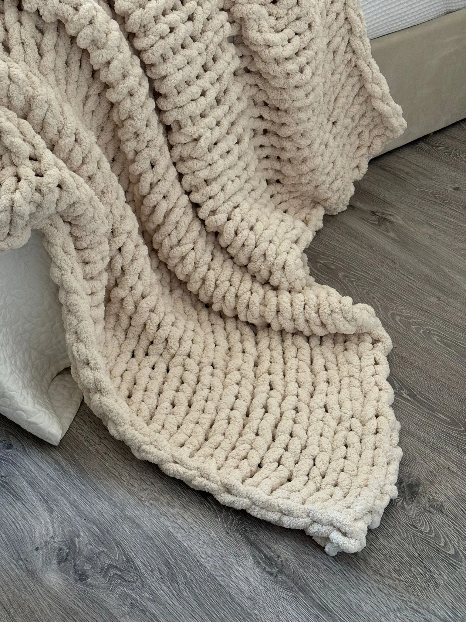 Cloud King Size Large Cream Chenille Chunky Knit Blanket Throw