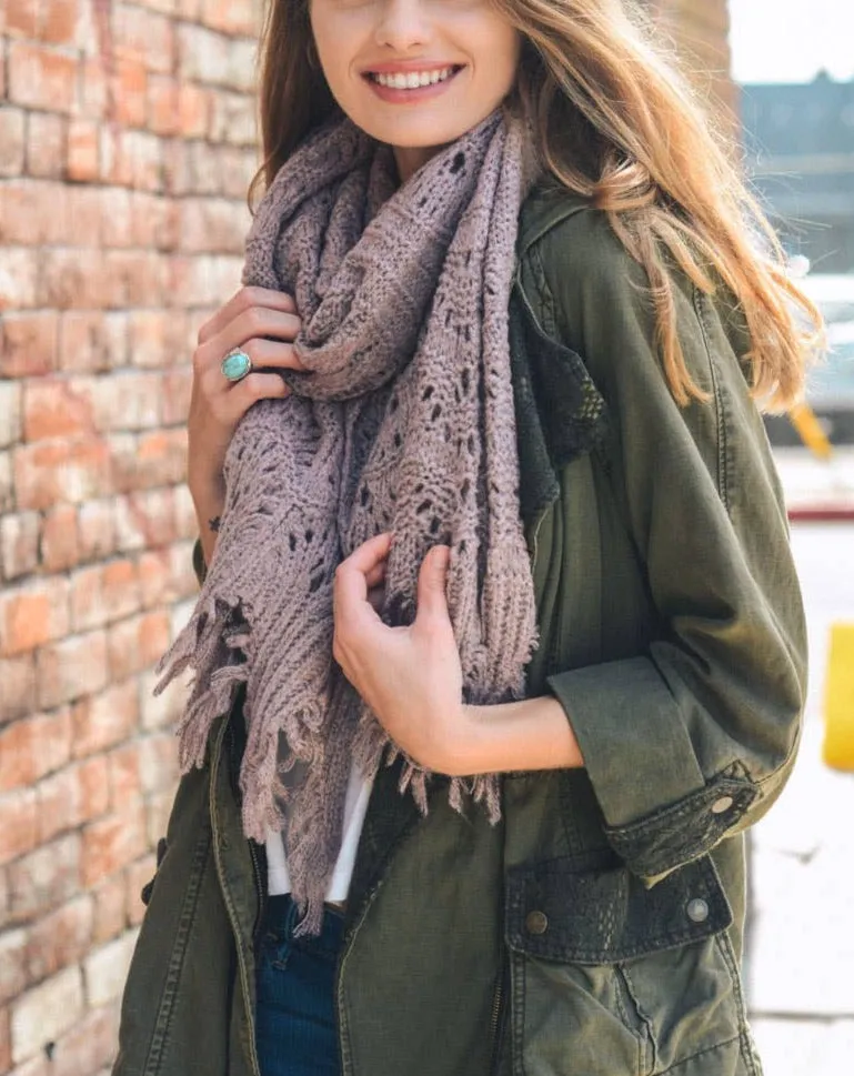 FEATHER KNIT SCARF