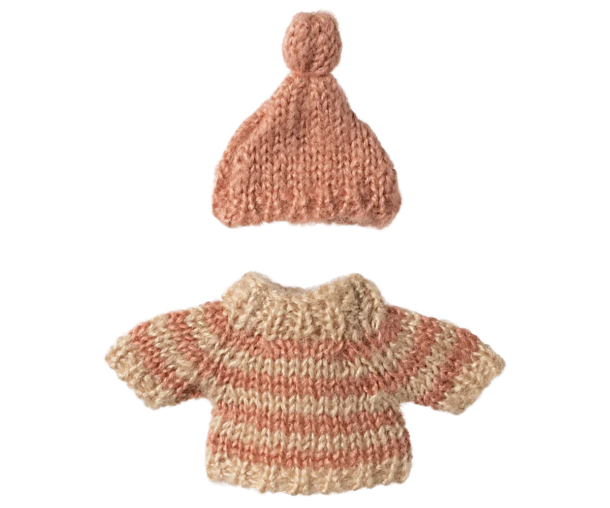 Knitted Sweater and Hat for Big Sister Mouse