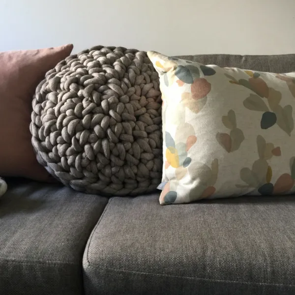 Large round crochet cushion | Pattern