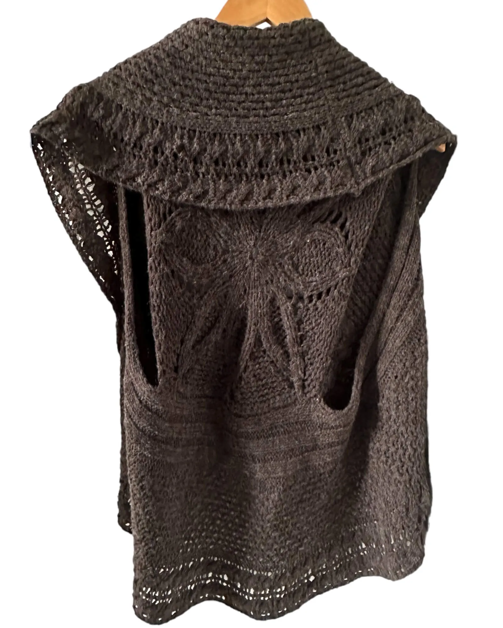 Soft Autumn Civet Sleeveless Crochet Circle Cardigan Sweater