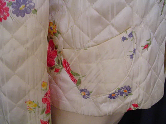 *VINTAGE '40s LUXURIOUS FLORAL RAYON SATIN QUILTED BED JACKET